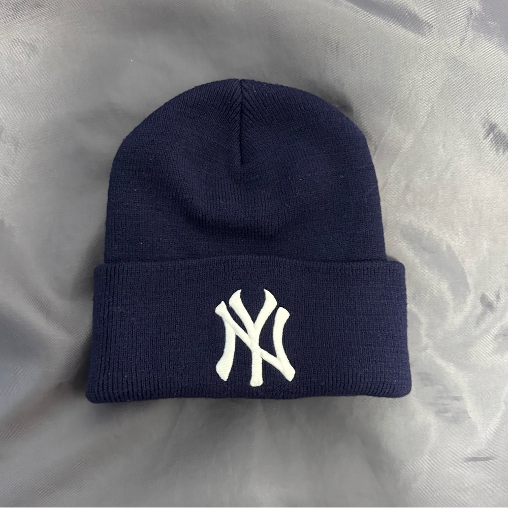 NEW YORK YANKEES NY White Logo Navy Blue Knit Beanie Unisex